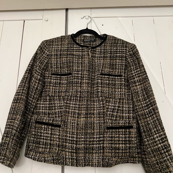 Jones New York Collection
Tweed Jacket
Size 06 - Picture 7 of 7